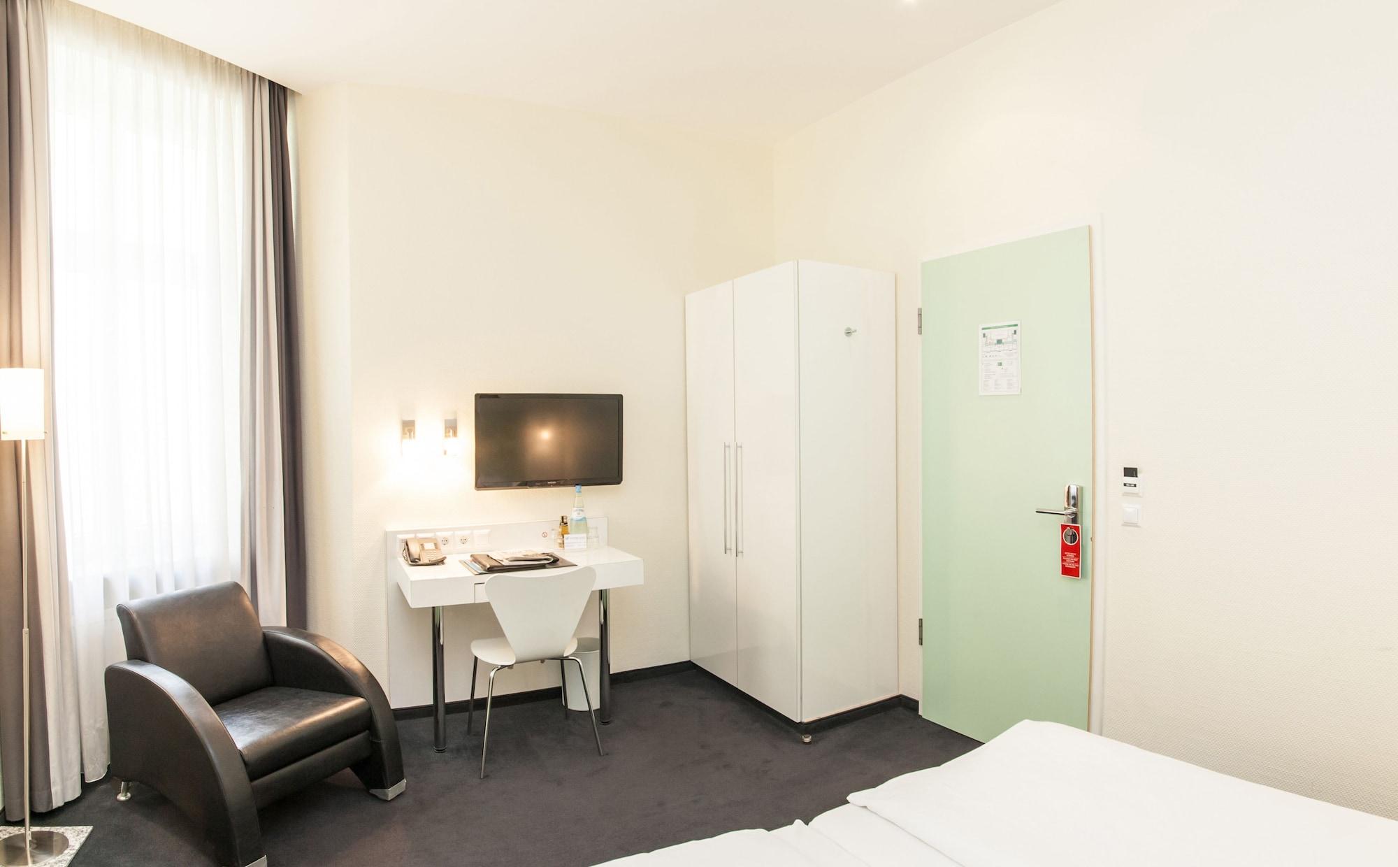 SELECT HOTEL BERLIN CHECKPOINT CHARLIE БЕРЛИН 4* (Германия) - от 1783 UAH |  NOCHI